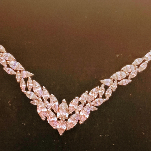 Swarovski Swan Mesmera  Crystal Cubic Zirconia 18 inch Necklace .A Reg Box - Picture 2 of 8